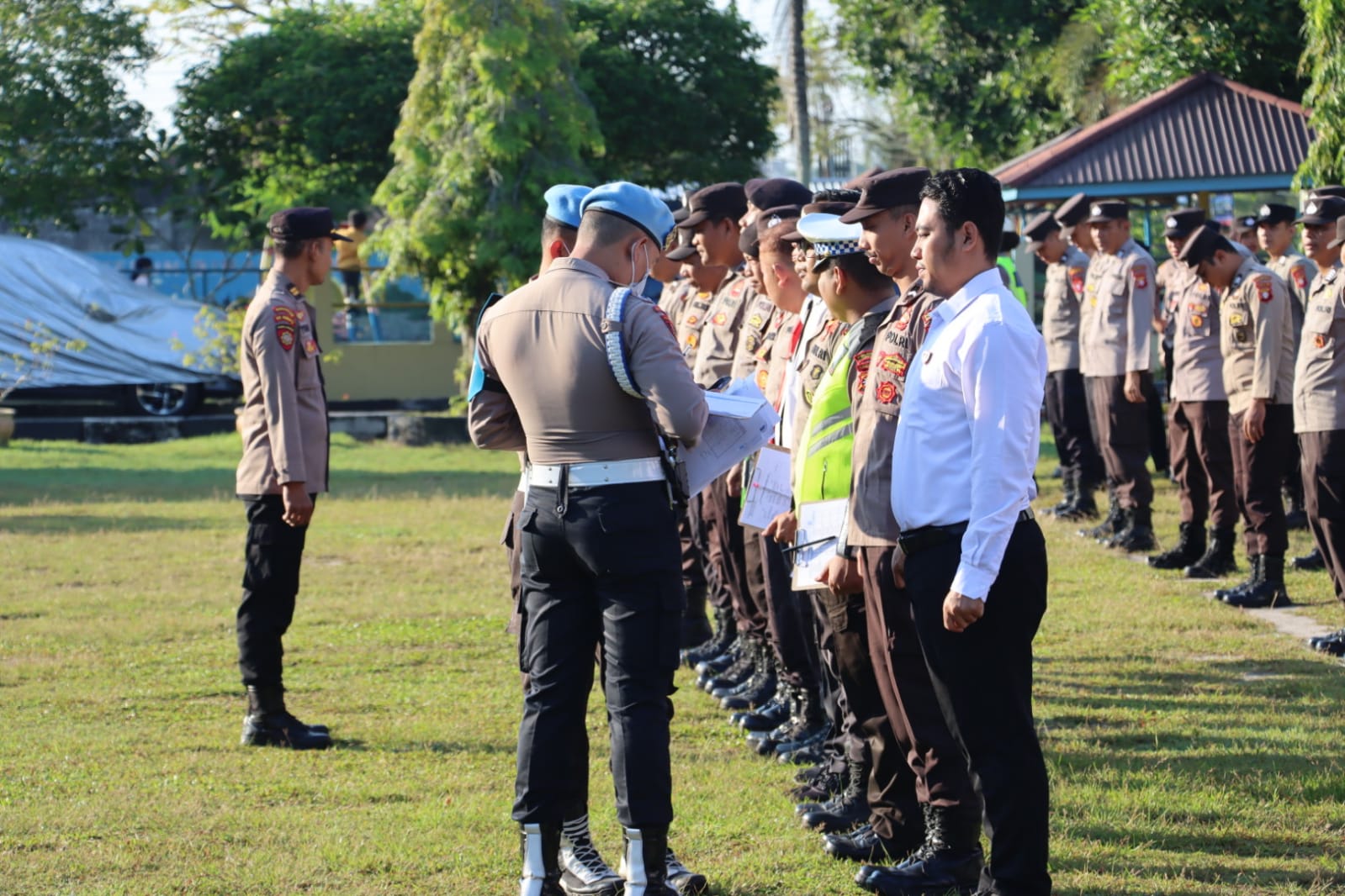 Pimpin Apel di Mapolresta Palangka Raya, Kabag SDM: Hari Ini Ada Penjemputan Kapolresta yang Baru