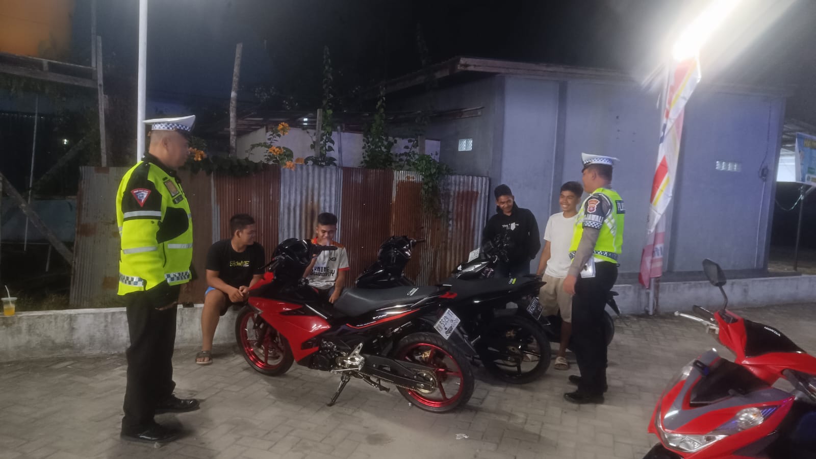 Satlantas Polresta Palangka Raya Pantau Arus Lalin di Kawasan Rawan Laka Lantas