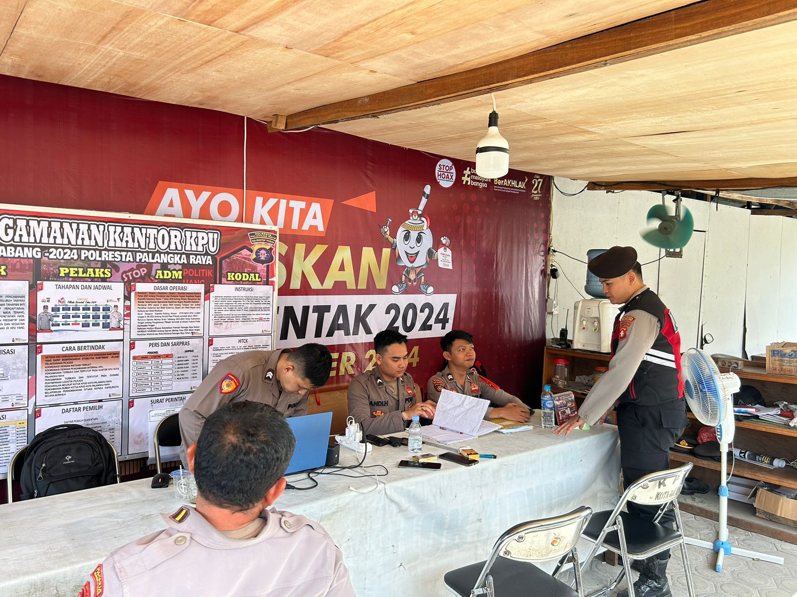 Personel Satsamapta Polresta Lakukan Patroli Dialogis ke Kantor KPU Kota Palangka Raya