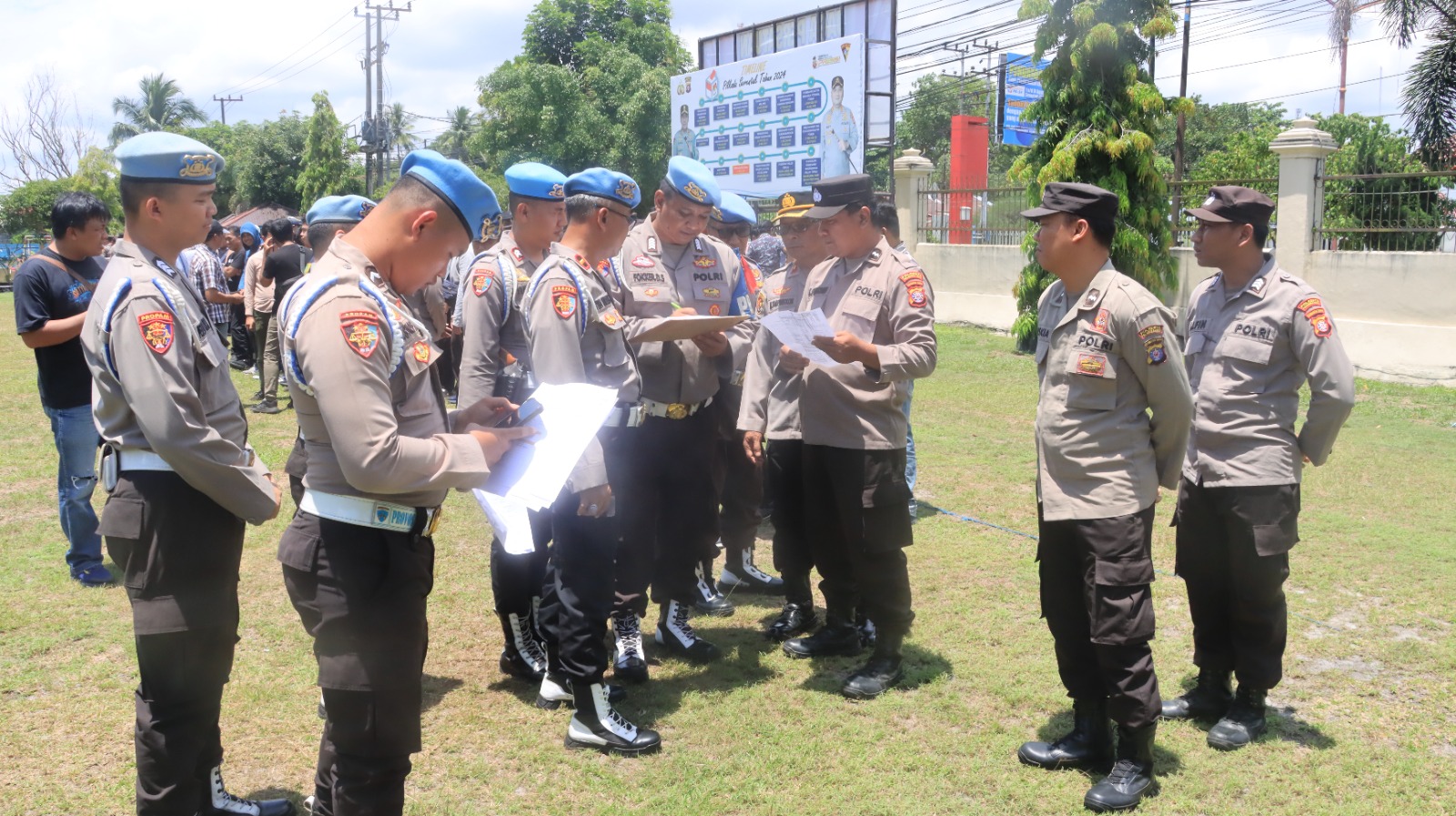 Sipropam Cek Kelengkapan Personel saat Apel Siaga Polresta Palangka Raya 