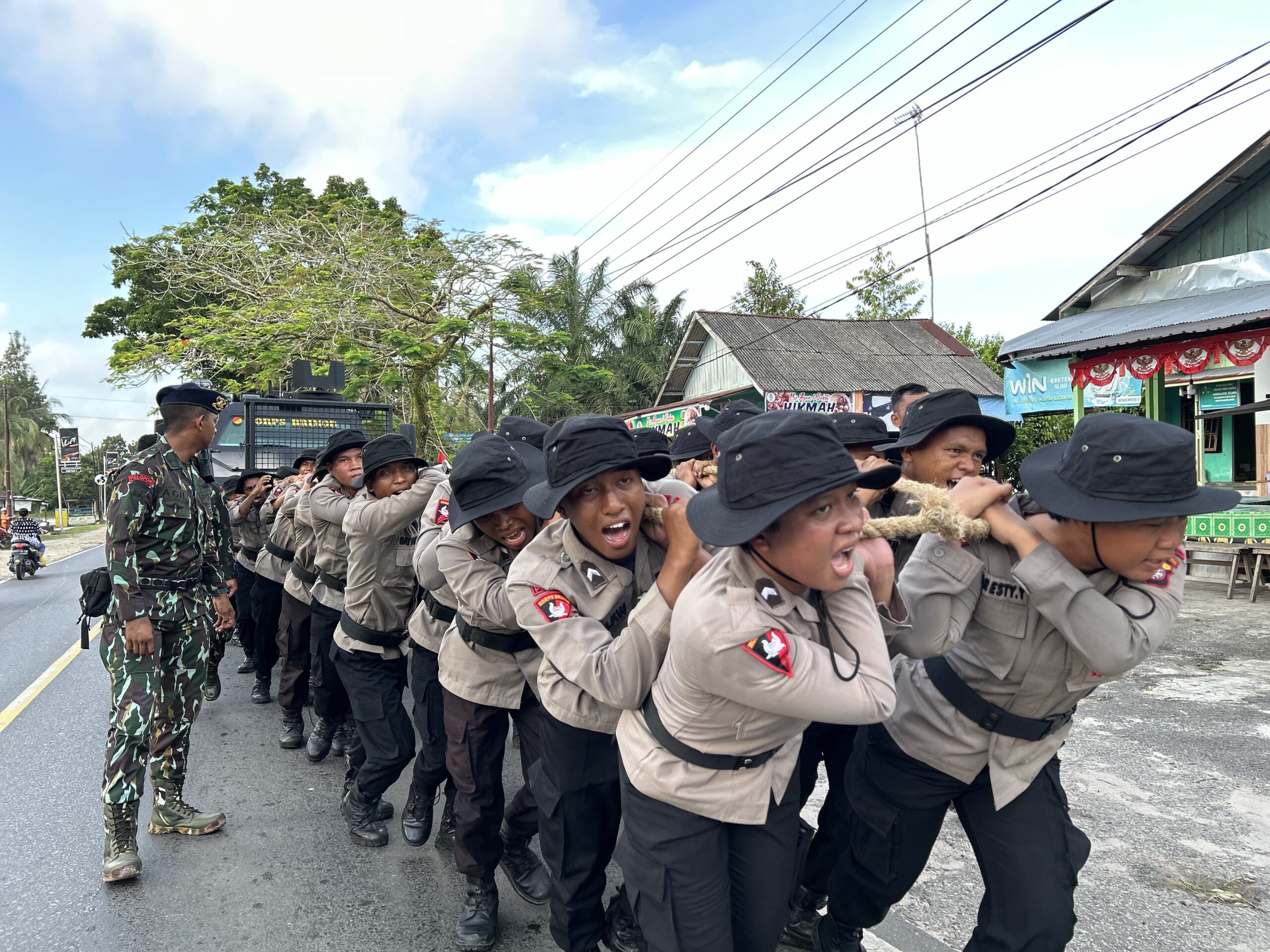 Brimob Kalteng Gelar Upacara Tradisi, Sambut 25 Bintara dan 8 Tamtama Remaja