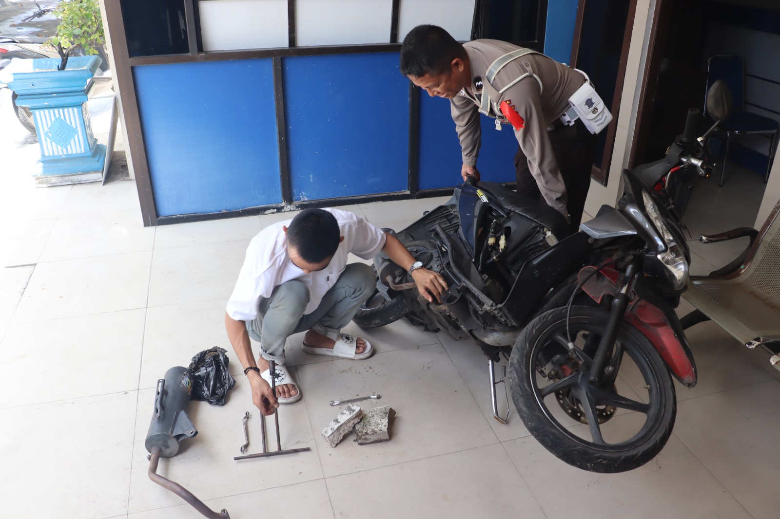 Ditlantas Polda Kalteng Tindak Tegas Pengendara R2 yang Menggunakan Knalpot Tidak Sesuai Spesifikasi Standar