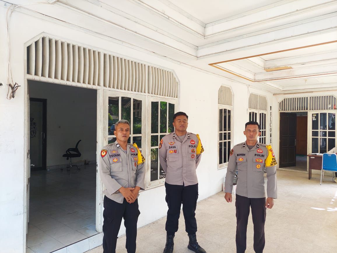 Akhir Pekan, Personel Polresta Palangka Raya Tingkatkan Pengamanan di Kantor Bawaslu