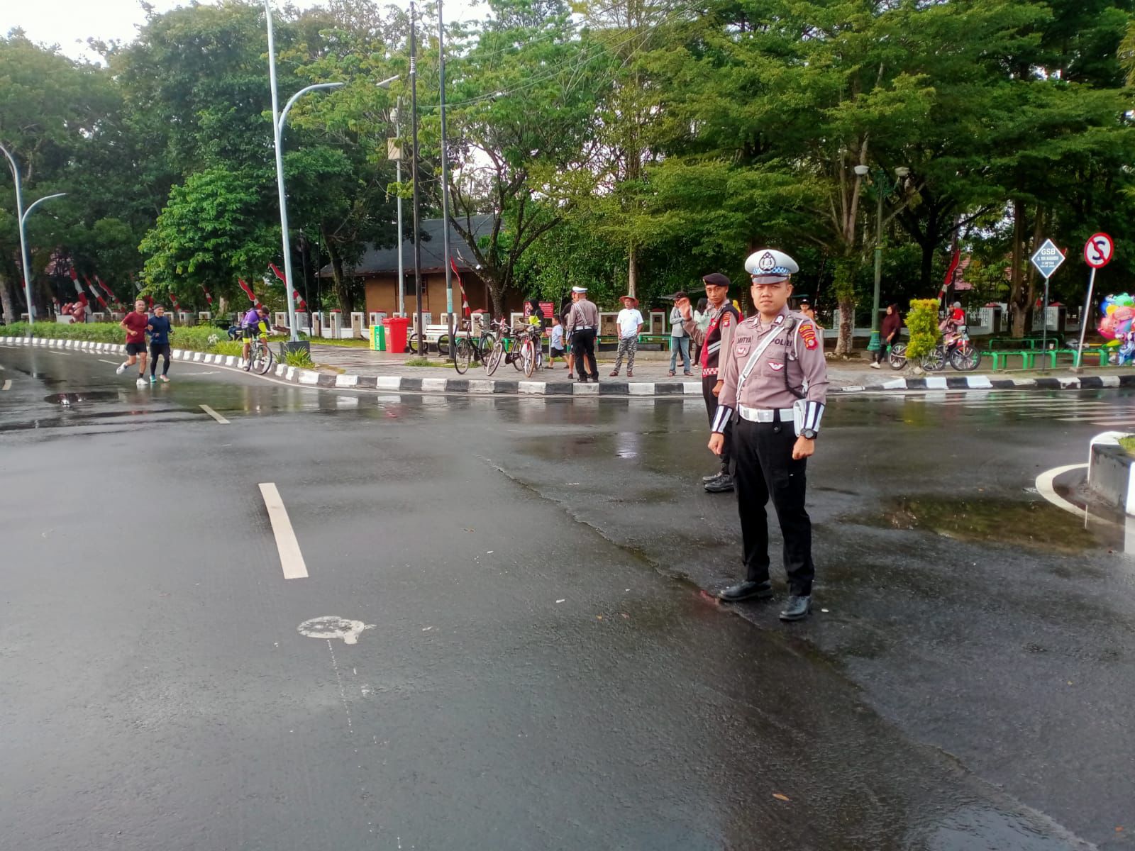 Satlantas Polresta Palangka Raya Jaga Kamseltibcarlantas momen Car Free Day