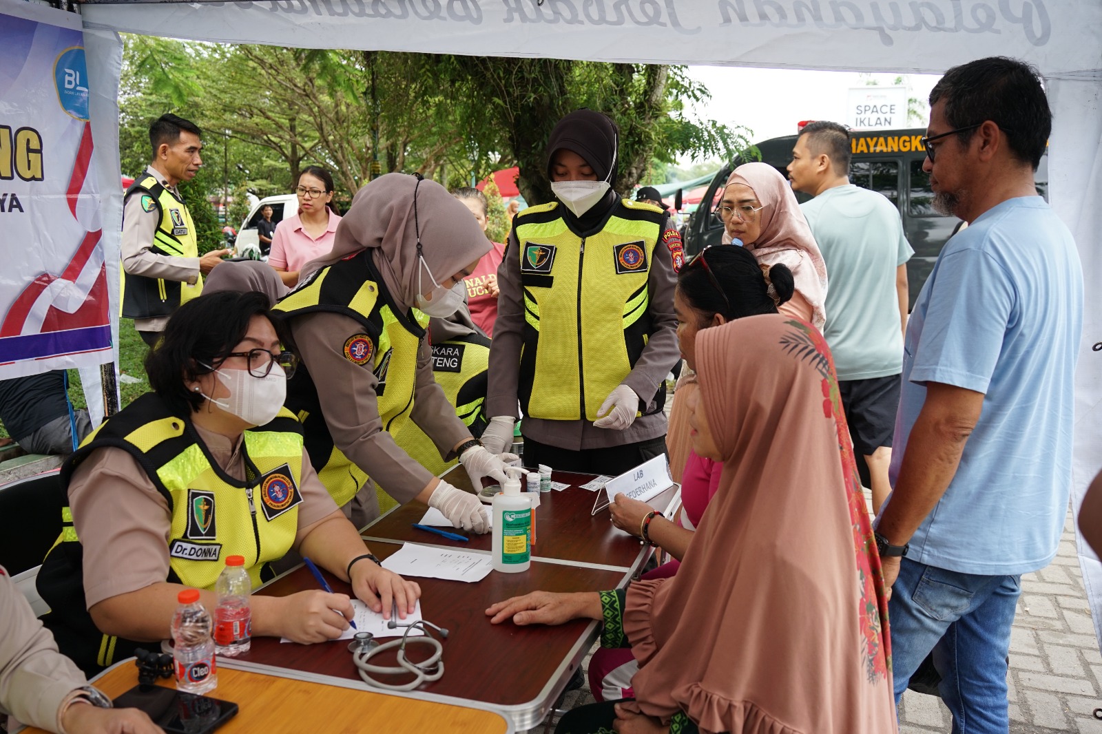 Beri Pelayanan Kesehatan Gratis, Rumkit Bhayangkara Ikut Ramaikan Momen CFD Kota Palangka Raya