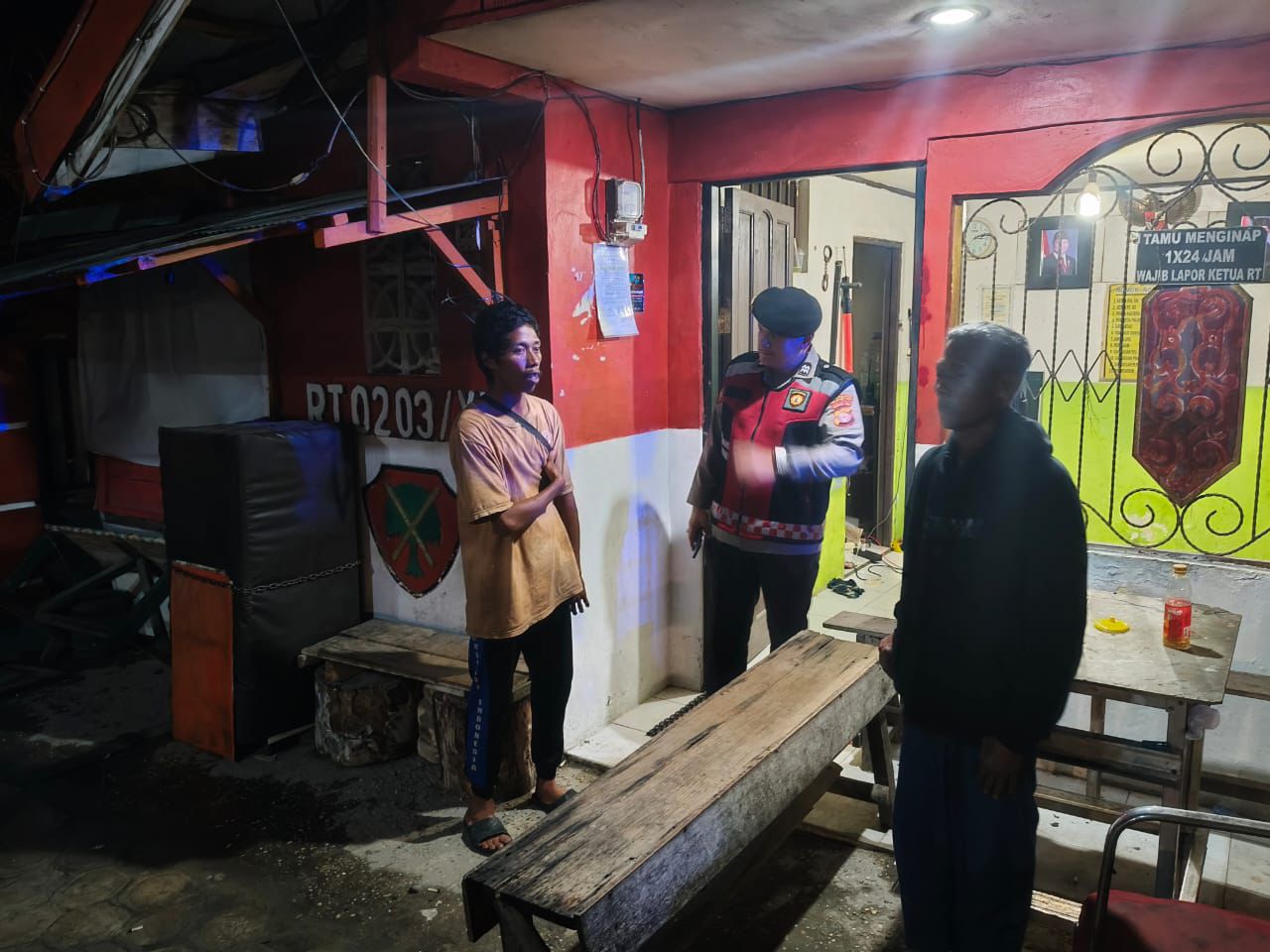 Satsamapta Polresta Palangka Raya Tinjau Keamanan di Pos Kamling Jalan Tangkalasa