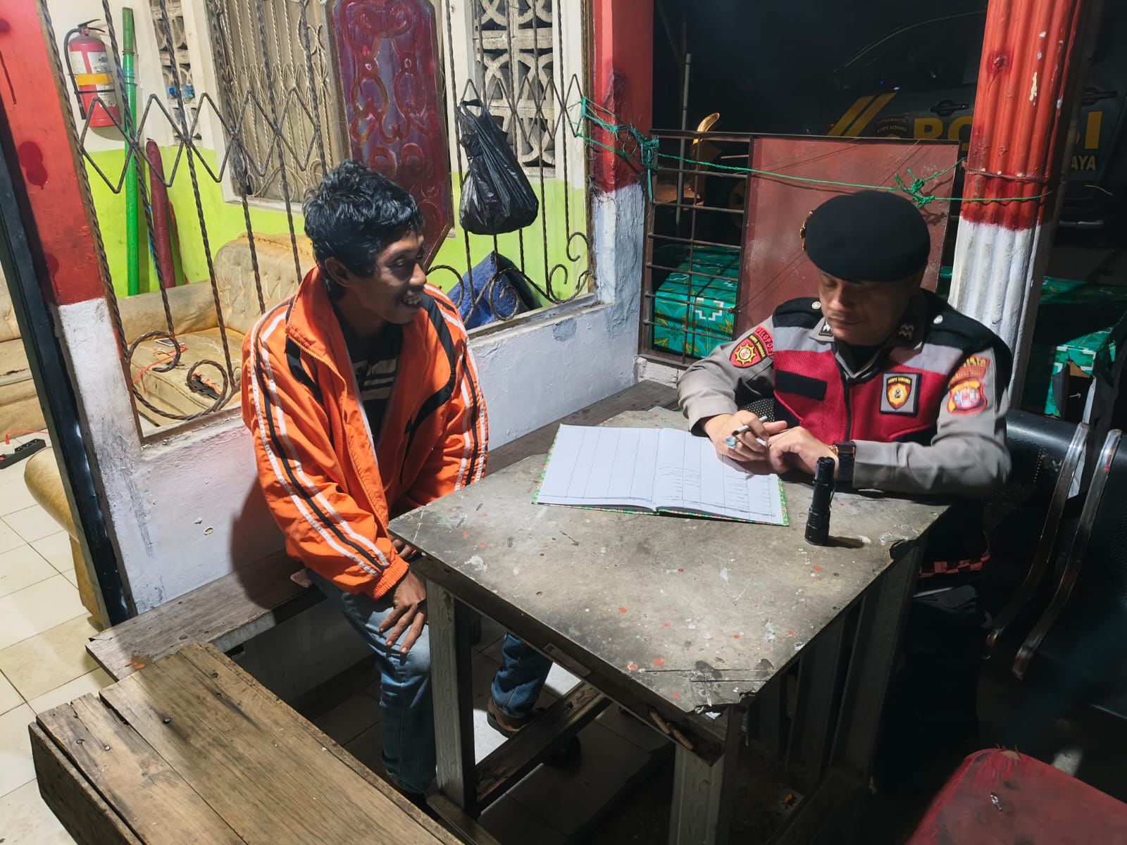 Satsamapta Polresta Palangka Raya Berikan Pesan Kamtibmas di Pos Kamling Tangkalasa
