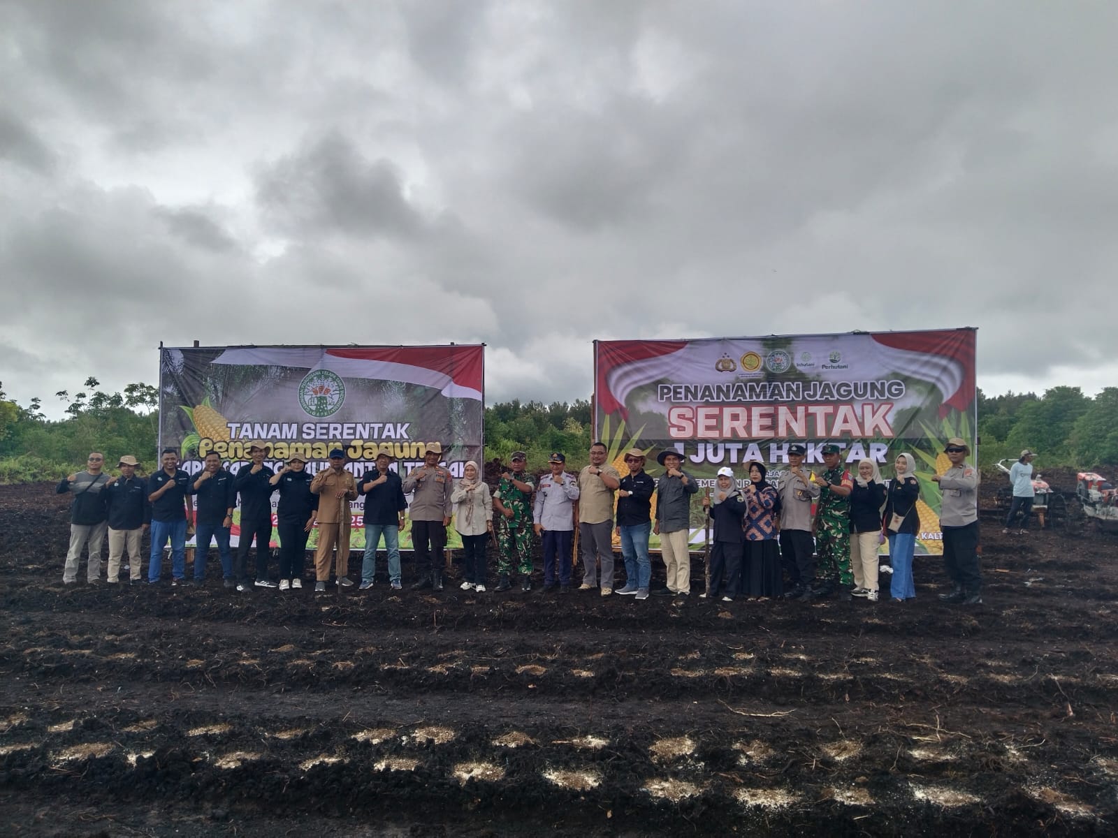 Bersinergi Kapolsek dan Forkopimca Sabangau Laksanakan Penanaman Jagung Serentak Sejuta Hektar