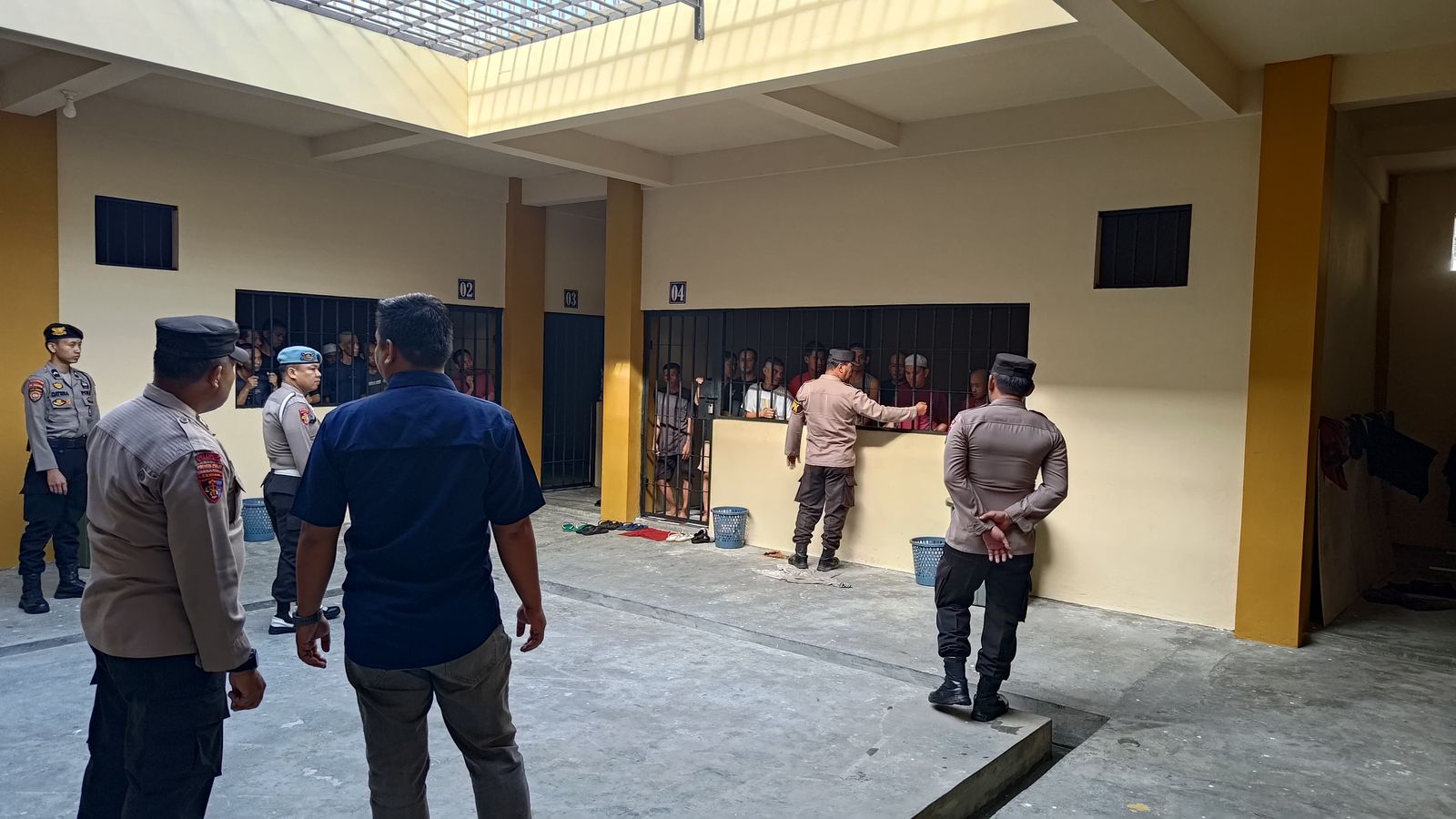 Personel Sattahti Polresta Palangka Raya Periksa Kondisi Tahanan