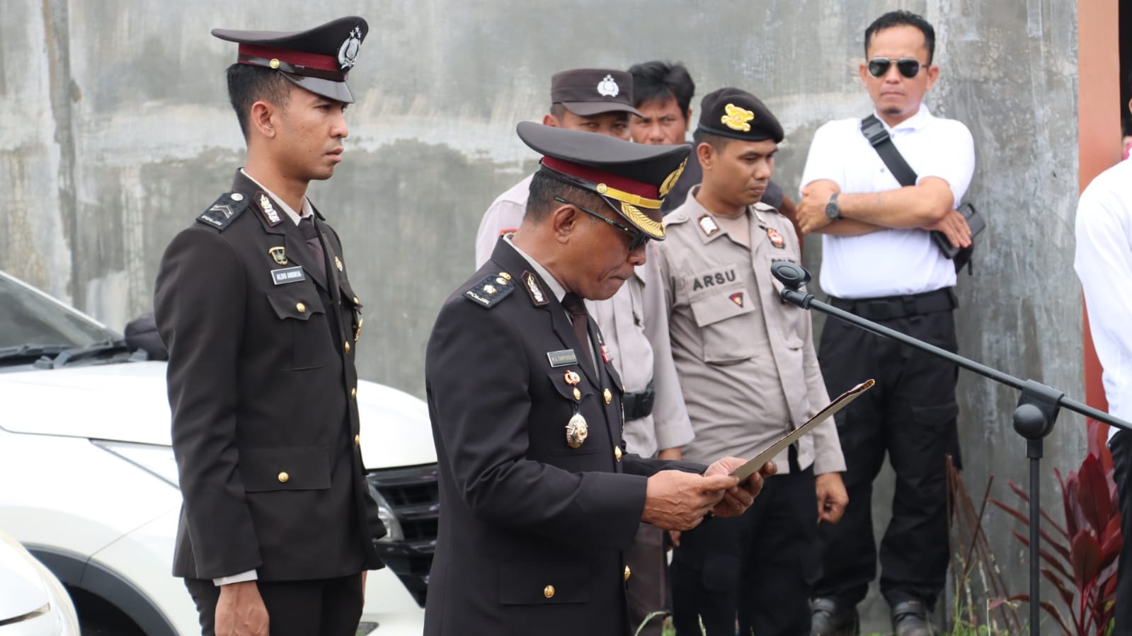 Kabag Logistik Polresta Palangka Raya Pimpin Apel Penyerahan Jenazah Bripka Heprie dari Keluarga ke Polri