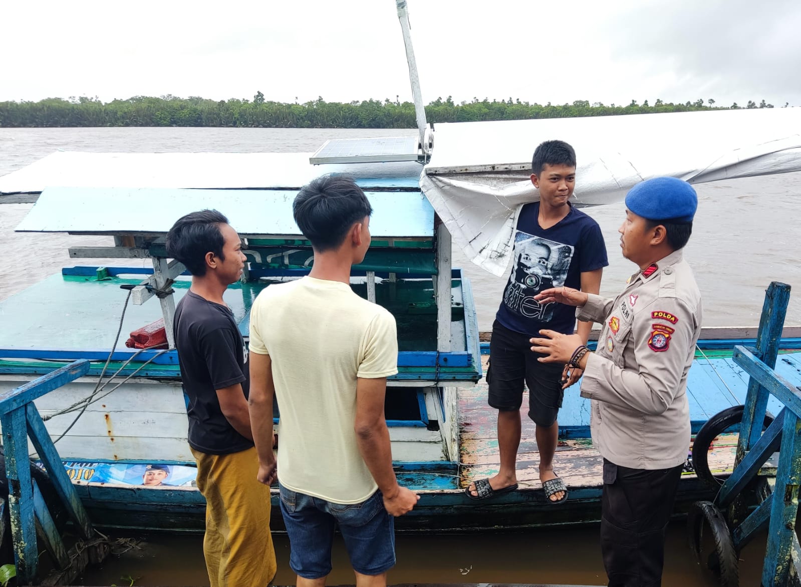 Jaga Kelestarian Ekosistem, Ditpolairud Polda Kalteng Imbau Masyarakat Tidak Buang Sampah ke Sungai