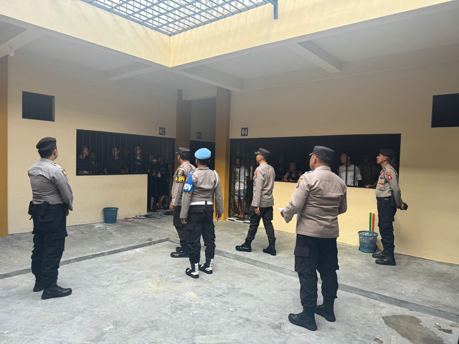 Bersama Personel Piket Fungsi, Sattahti Polresta Palangka Raya Periksa Tahanan