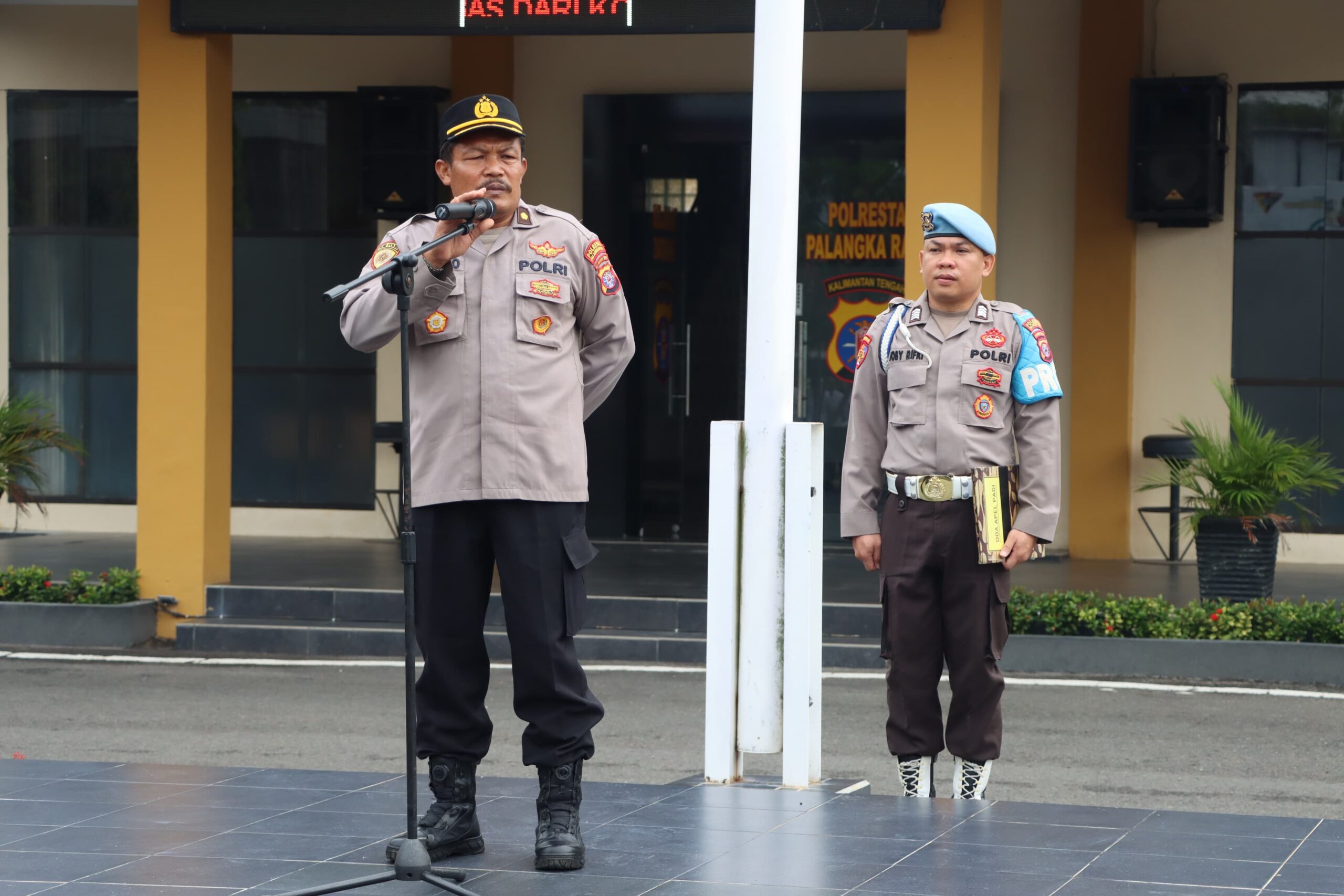 Pimpin Apel Pagi, Kabag SDM Polresta Palangka Raya Ingatkan Pedomani Undang-Undang Polri