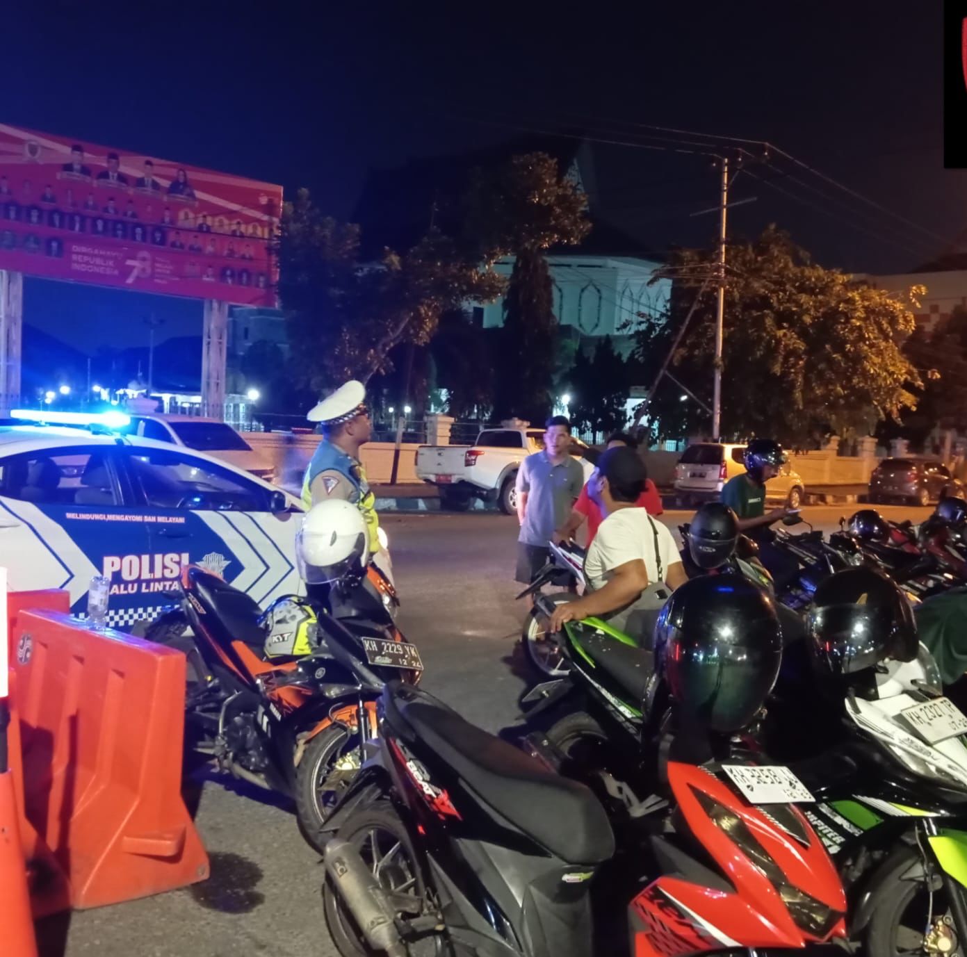 Personel Satlantas Polresta Palangka Raya Sampaiken Edukasi Tukang Parkir