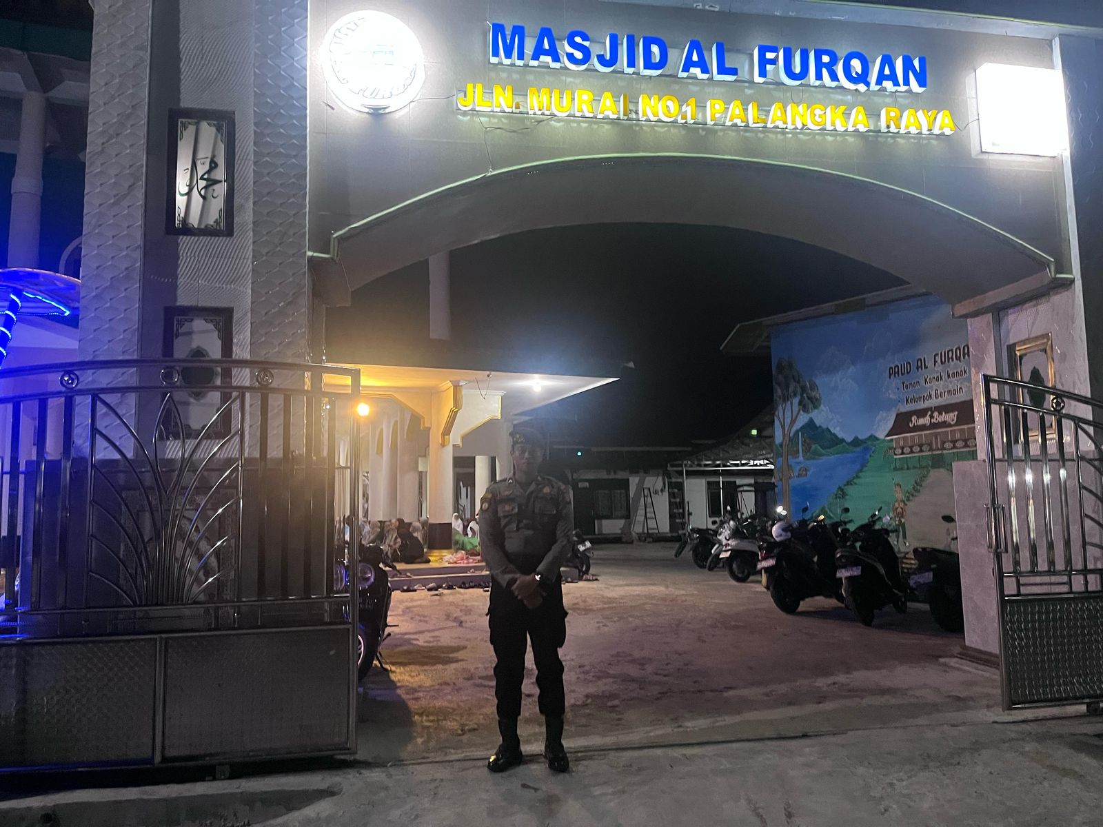 Polresta Palangka Raya Kawal Keamanan Ibadah Tarawih di Masjid Al-Furqon