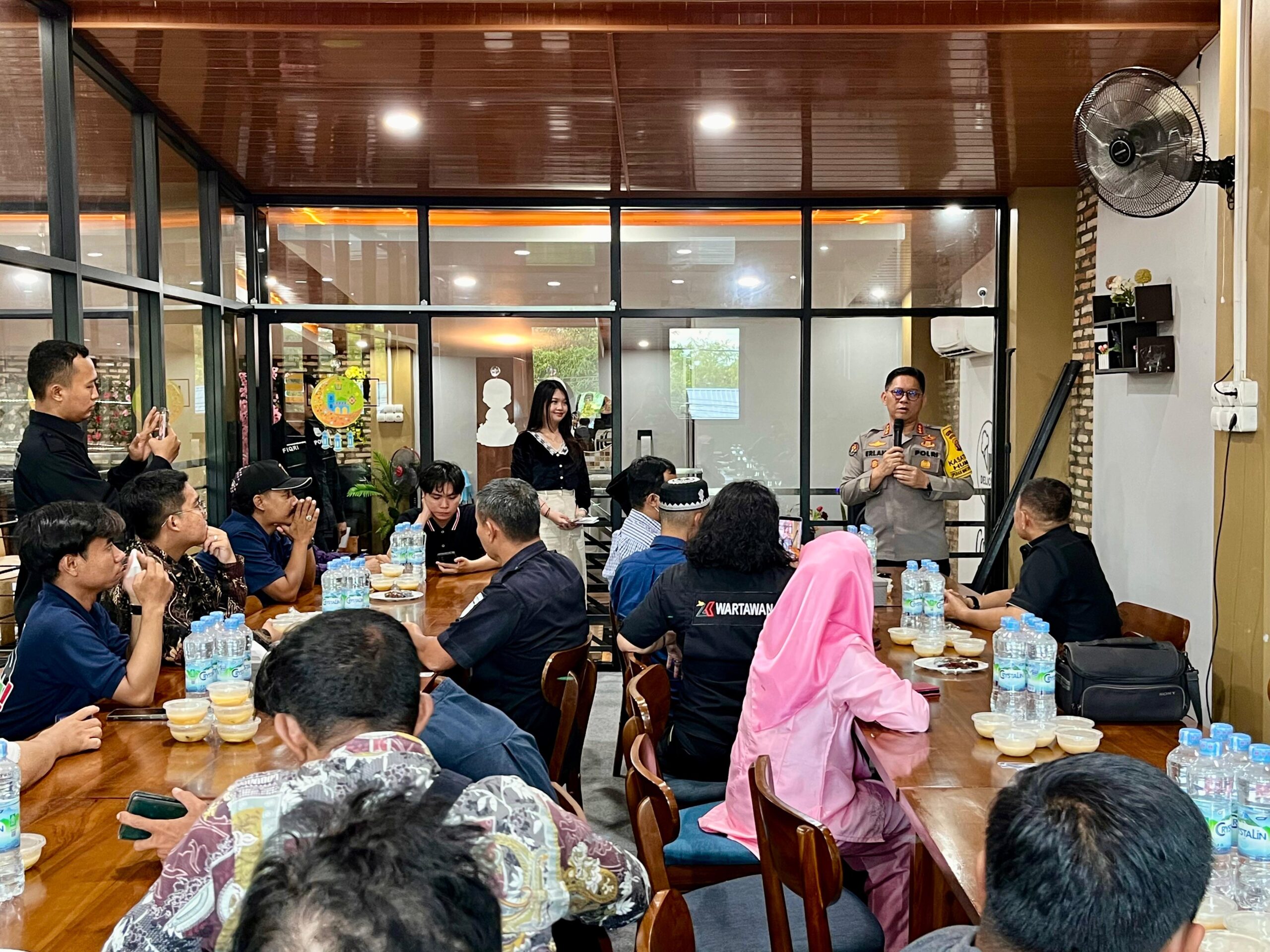 Perkuat Kemitraan, Kabidhumas Polda Kalteng Gelar Silaturahmi Sekaligus Buka Bersama Insan Pers