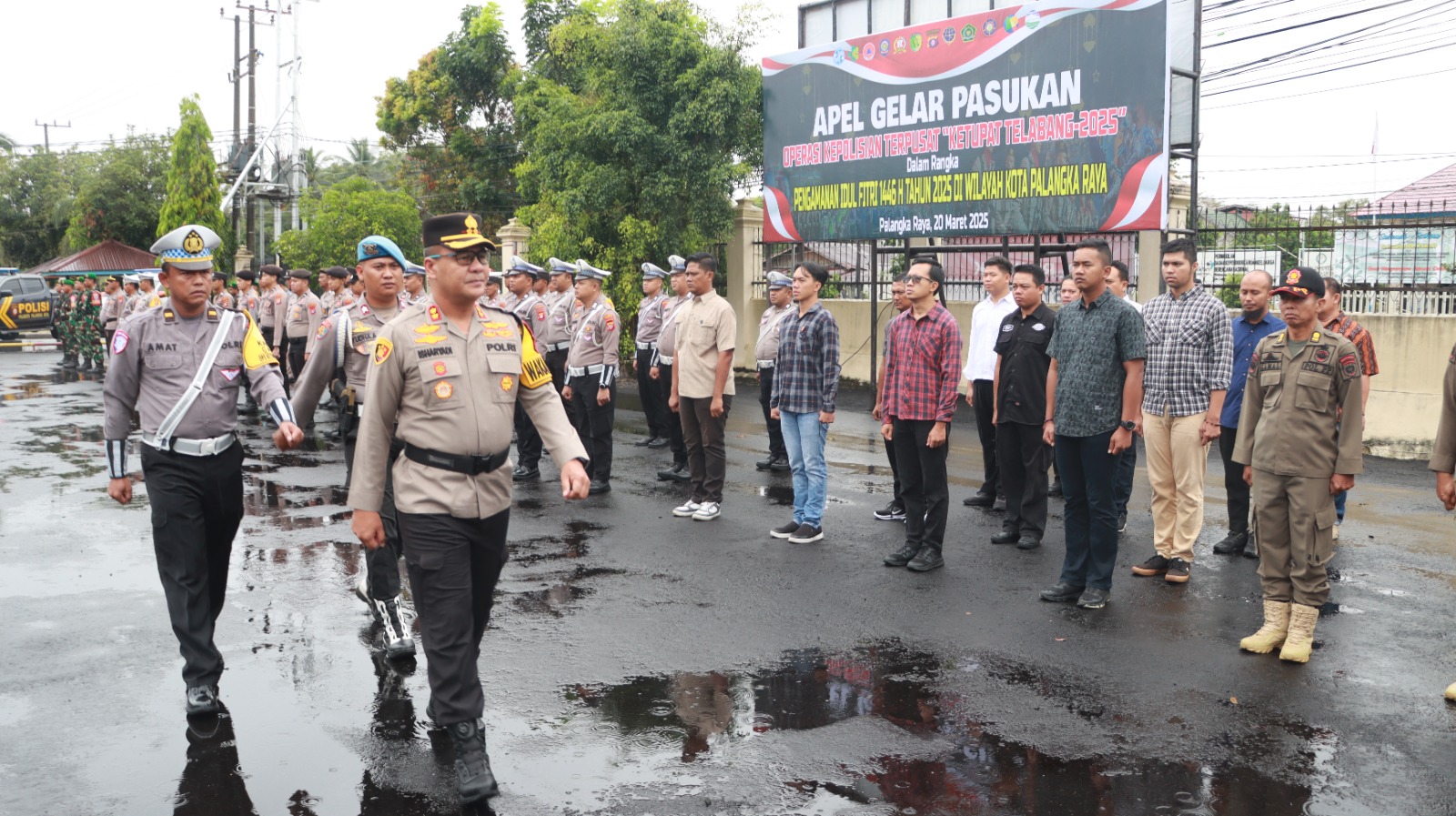 Wakapolresta Palangka Raya Pimpin Apel Gelar Pasukan Operasi Ketupat Telabang Tahun 2025