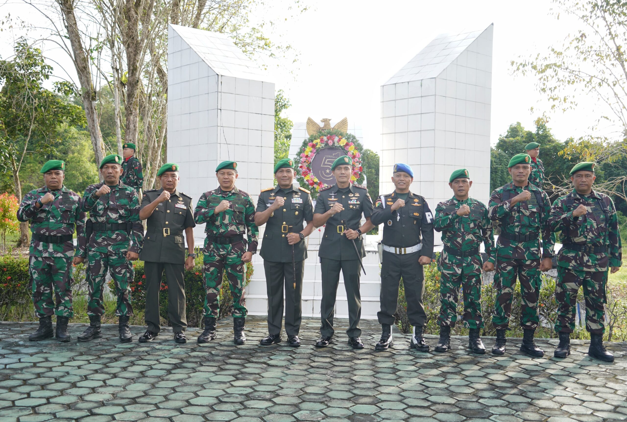 Danrem 102/Pjg Pimpin Ziarah Rombongan Menyambut HUT Korem 102/Pjg Ke – 51