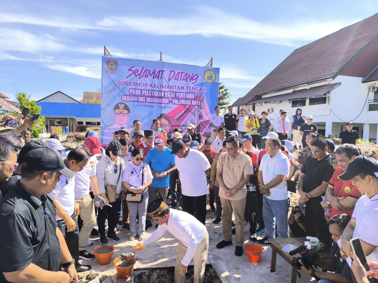 Gubernur Kalteng Agustiar Sabran Laksanakan Peletakan Batu Pertama Tanda Mulainya Pembangunan Kembali Gedung Gereja Maranatha
