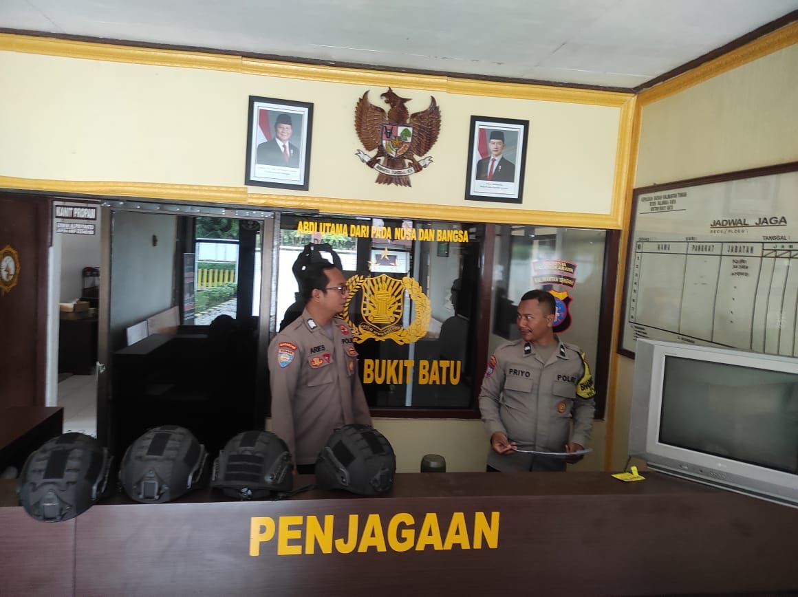Pengecekan Inventaris Dinas Digelar Anggota Polsek Bukit Batu