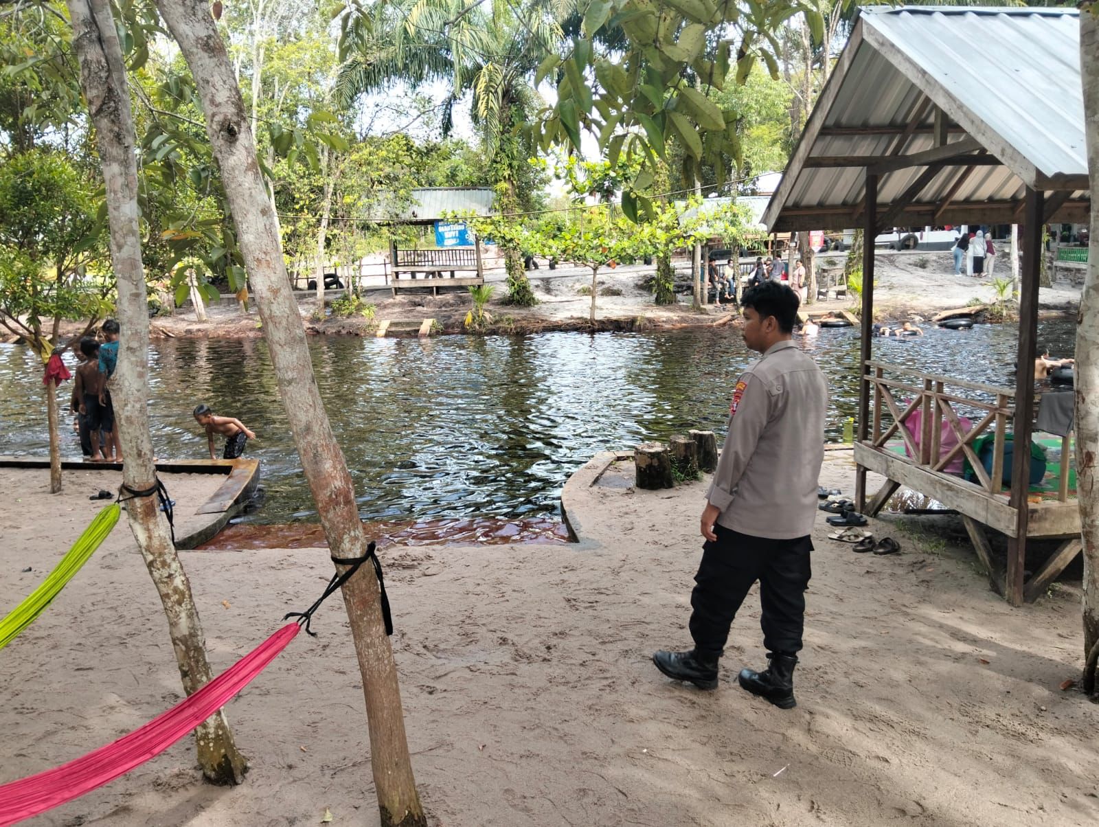 Datangi Objek Wisata, Polsek Bukit Batu Jamin Keamanan di Lokasi Surung Danum