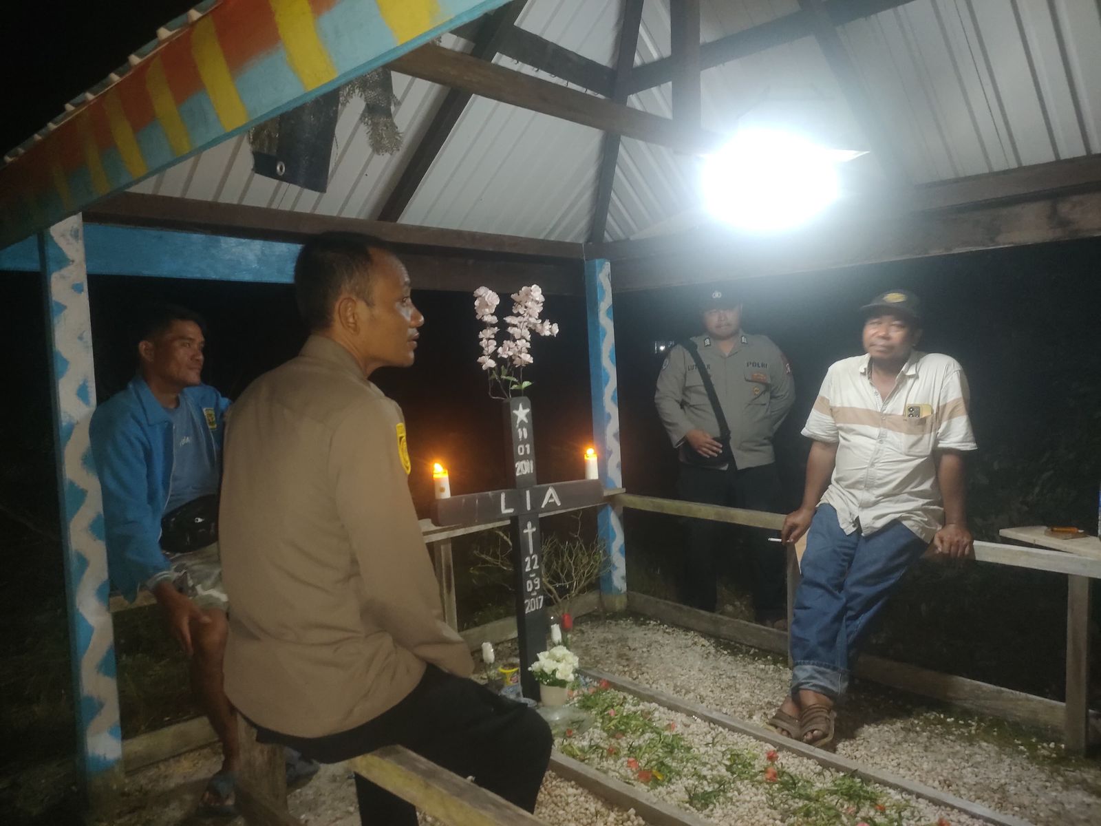 Kapolsek Rakumpit Bersama Anggota Patroli Sambang Tradisi Ziarah Kubur Menyambut Paskah