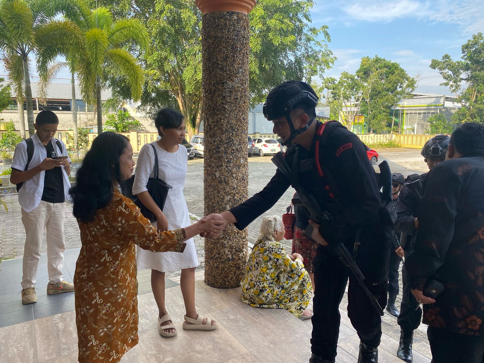 Jamin Keamanan Ibadah Paskah, Brimob Kalteng Gelar Patroli dan Pengamanan di Sejumlah Gereja