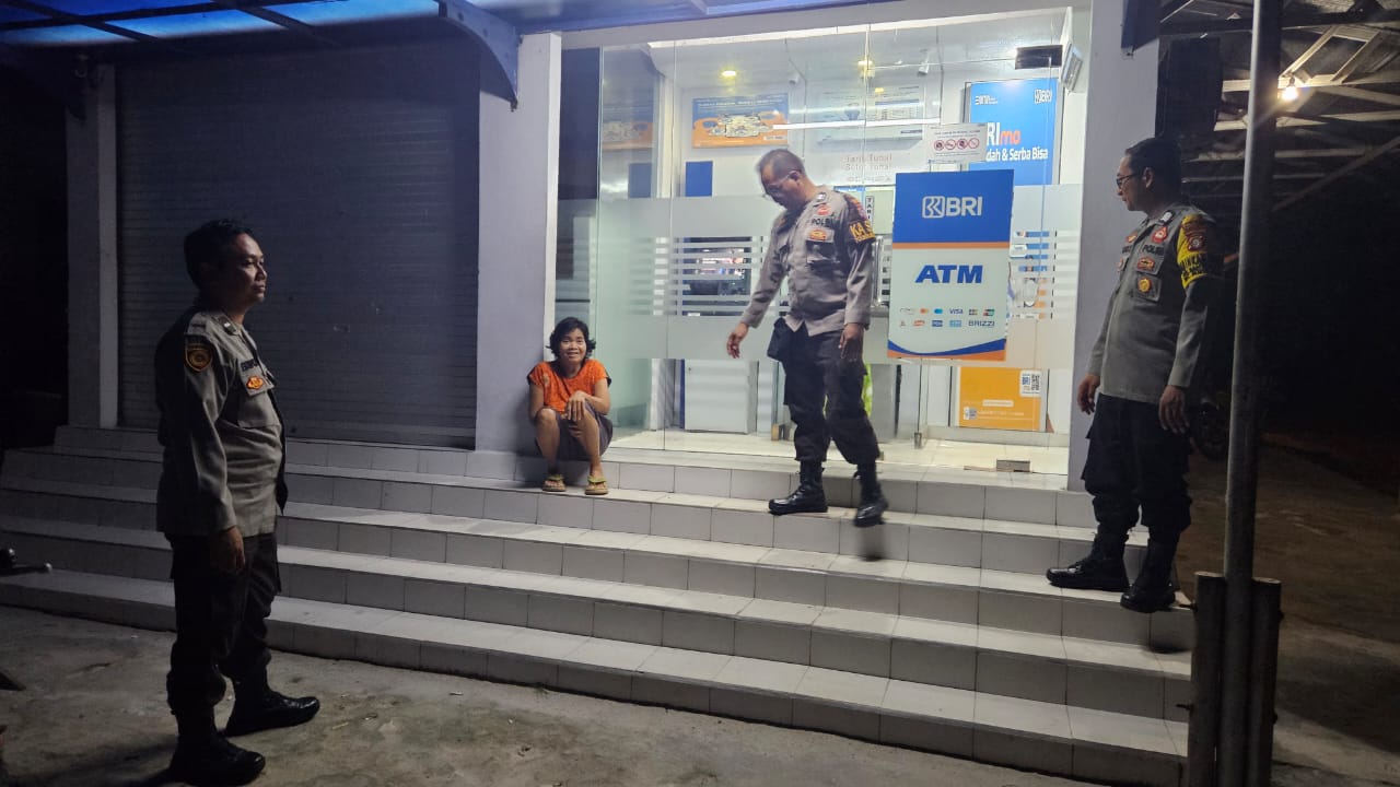 Kunjungi ATM BRI Tangkiling, Polsek Bukit Batu Sampaikan Pesan Humanis untuk Warga