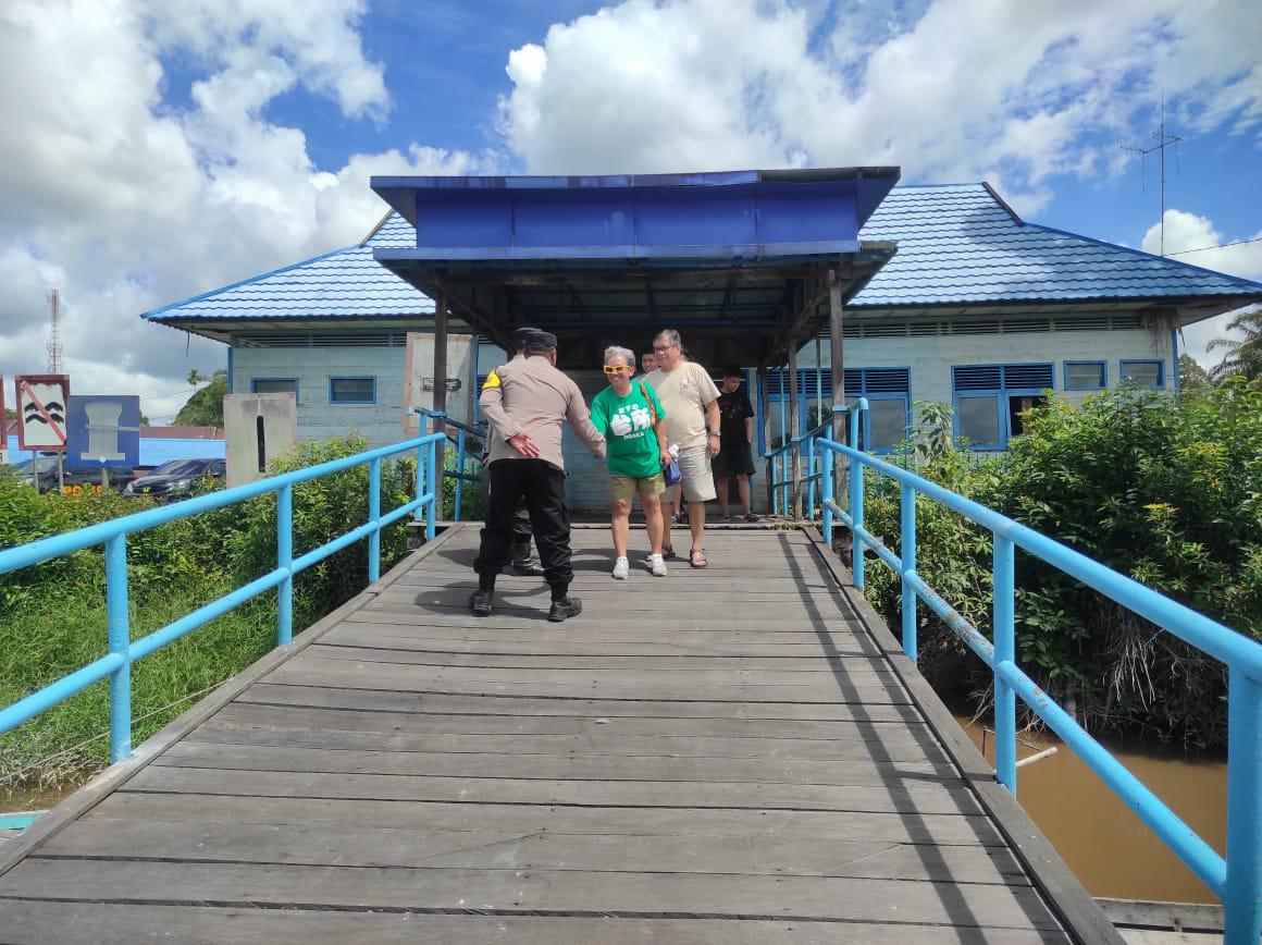 Pantau Debit Sungai Rungan, Polsek Bukit Batu Imbau Warga Tetap Waspada