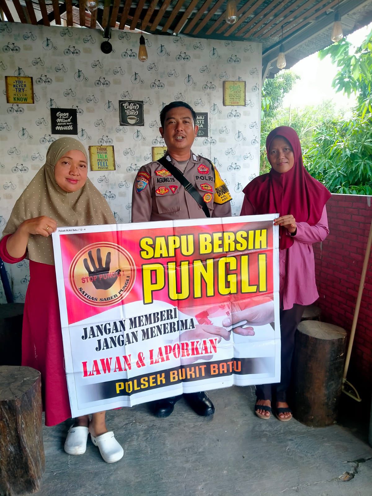 Polsek Bukit Batu Ajak Warga di Tangkiling Tolak Pungli Lewat Sosialisasi Perpres No. 87 Tahun 2016