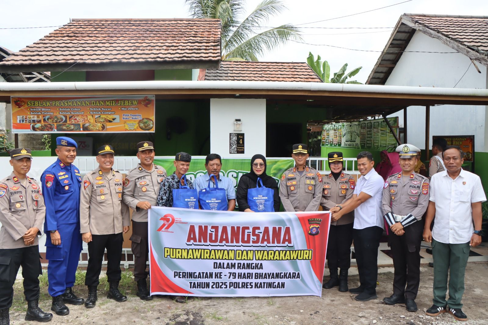Kapolres Katingan Dampingi Jasa Raharja Berikan Bantuan Kepada Keluarga Korban Laka Lantas km.18 Tjilik Riwut Kasongan-Sampit