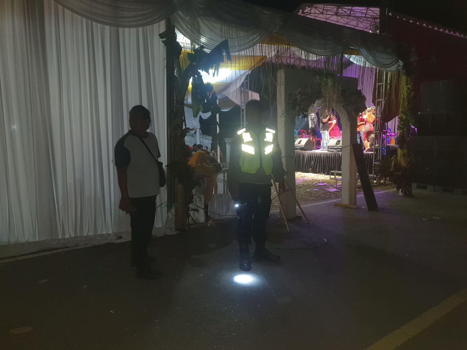 Polsek Rakumpit Laksanakan Patroli dan Atur Lalin di Lokasi Hiburan Warga