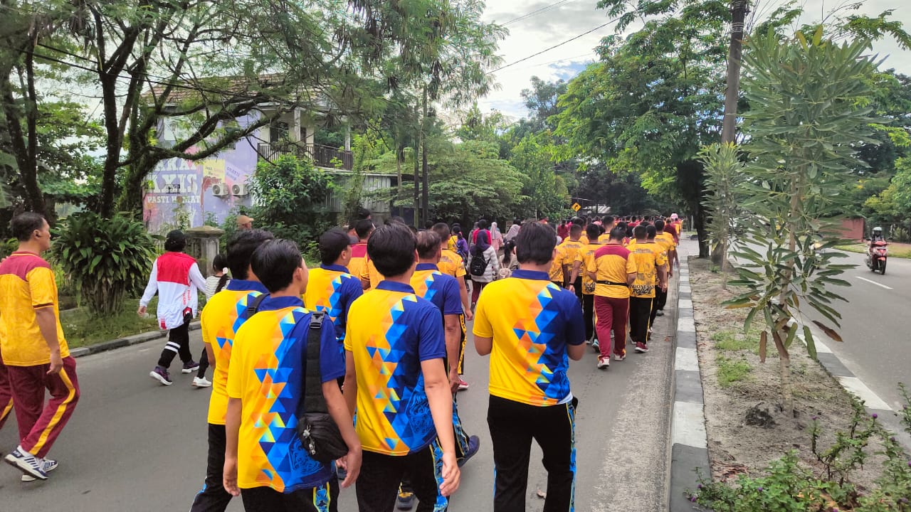 Peringati Hari Bhayangkara ke-79, Polresta Palangka Raya Terjunkan Puluhan Personel Ikuti Jalan Sehat di Polda Kalteng