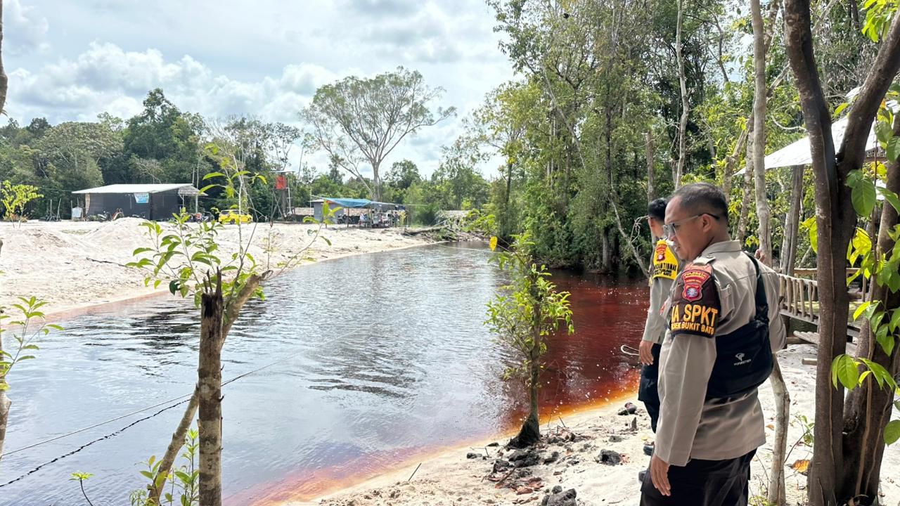 Polsek Bukit Batu Lakukan Patroli Jalan Kaki di Objek Wisata Lewu Rawan Bahalap