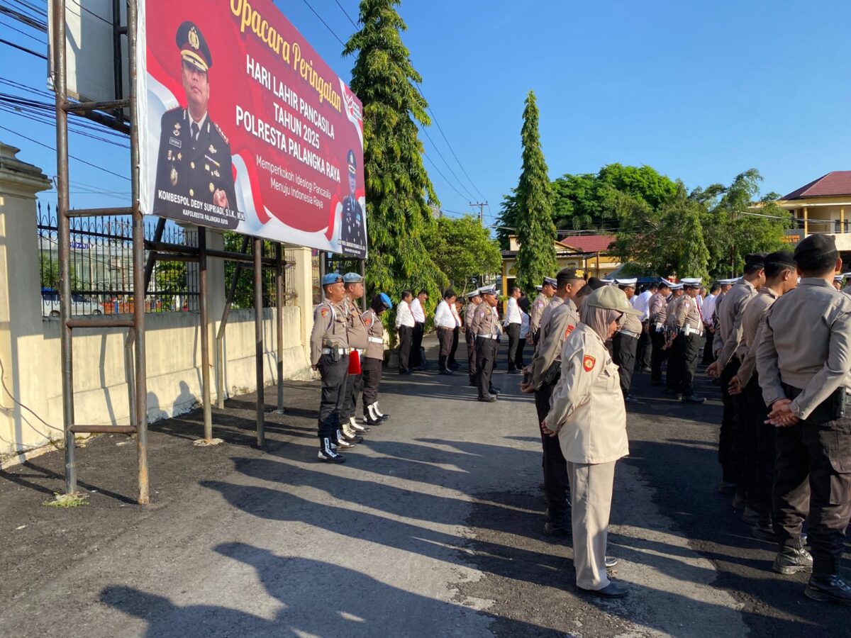 Seksi Propam Polresta Palangka Raya Laksanakan Pemeriksaan Absensi Saat Apel Pagi