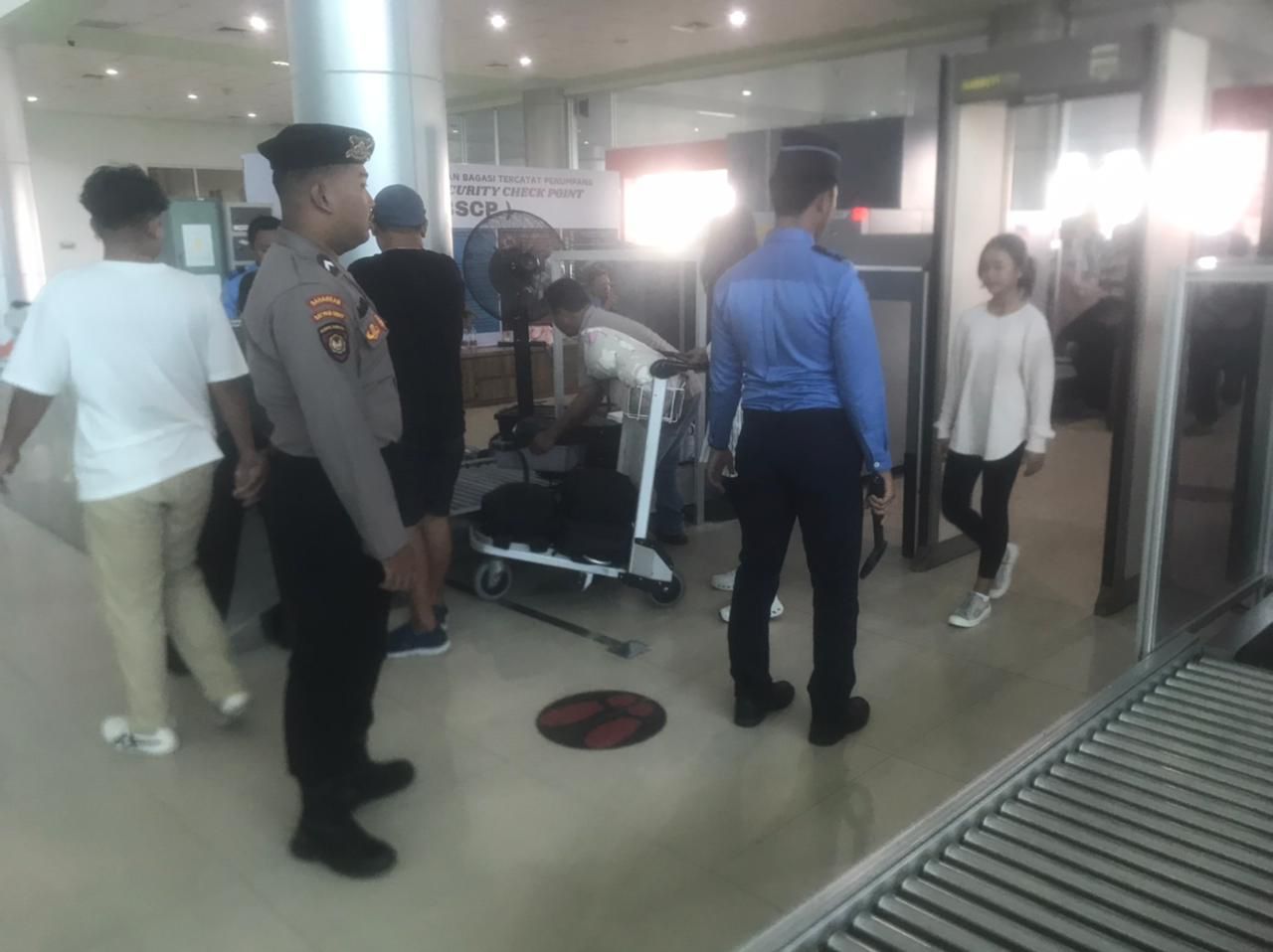 Polresta Palangka Raya Laksanakan Pengamanan di Bandara Tjilik Riwut, 2.909 Penumpang Terlayani Aman