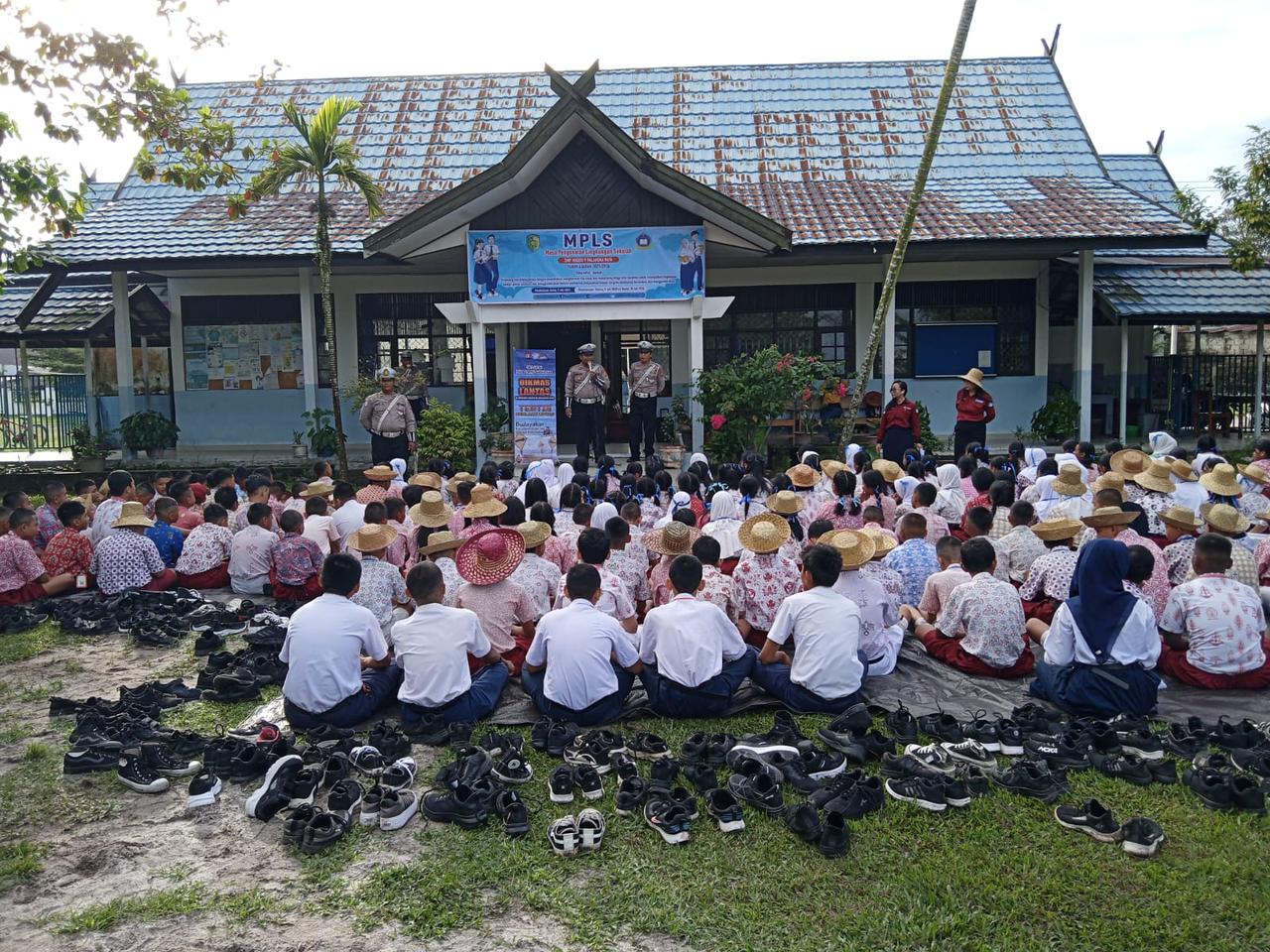 Satlantas Polresta Palangka Raya Edukasi Pelajar SMPN 9 tentang Keselamatan Berlalu Lintas