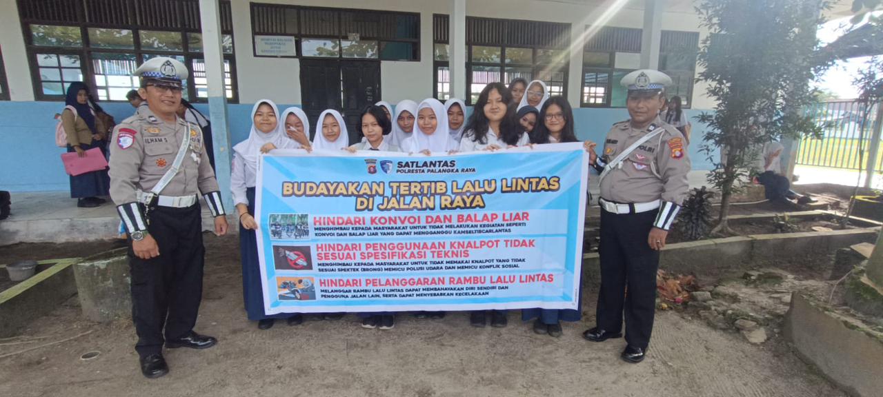 Satlantas Polresta Palangka Raua Ingatkan Pelajar SMPN 9 Dilarang Mengendarai Sepeda Motor