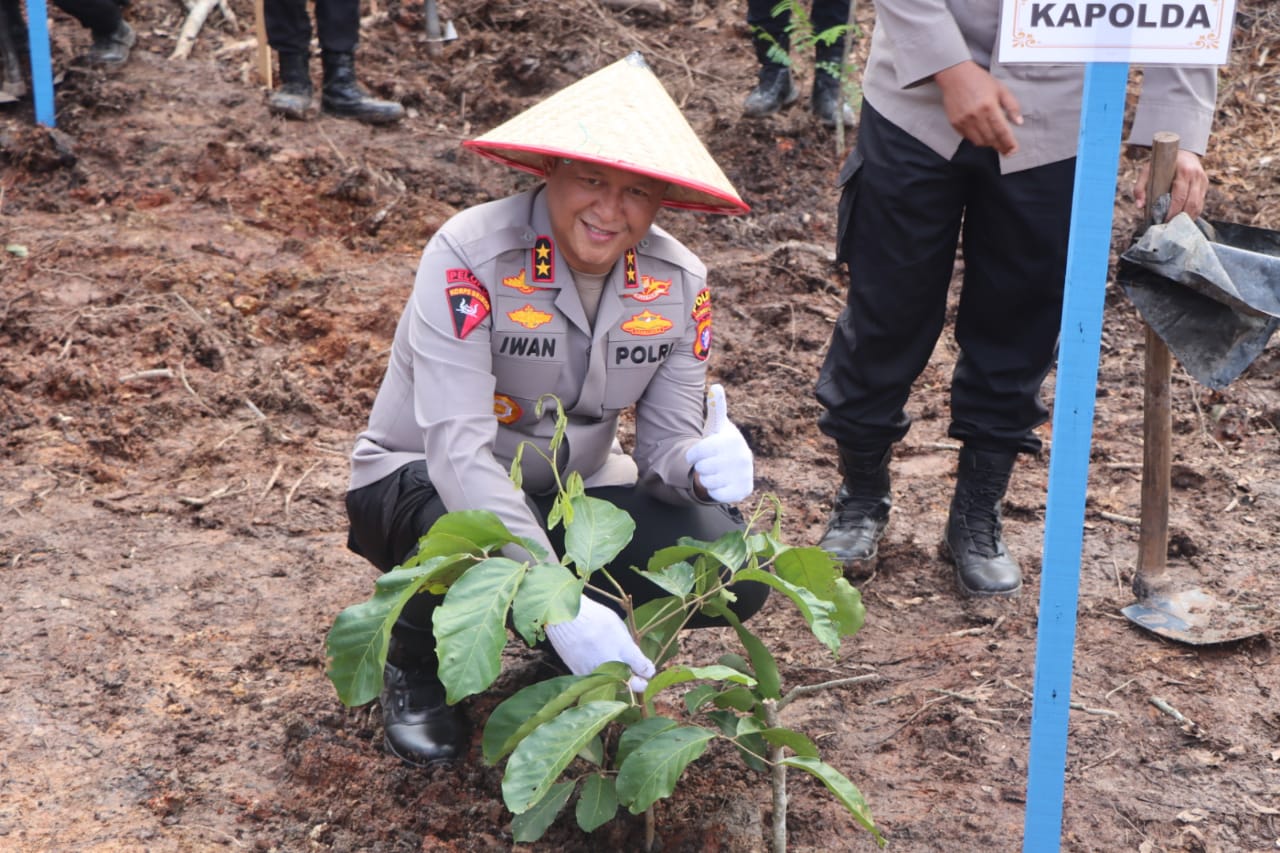 Dukung Ketahanan Pangan Nasional, Kapolda Kalteng Tanam Jagung Kuartal III di Pulang Pisau