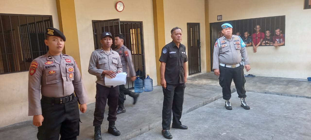 Antisipasi Gangguan, Piket Pawas Polresta Palangka Raya bersama Personel Cek Keamanan Ruang Tahanan