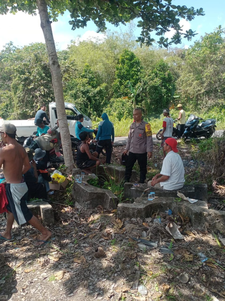 Bhabinkamtibmas Tumbang Rungan Ajak Warga Gotong Royong Jaga Kebersihan dan Kamtibmas