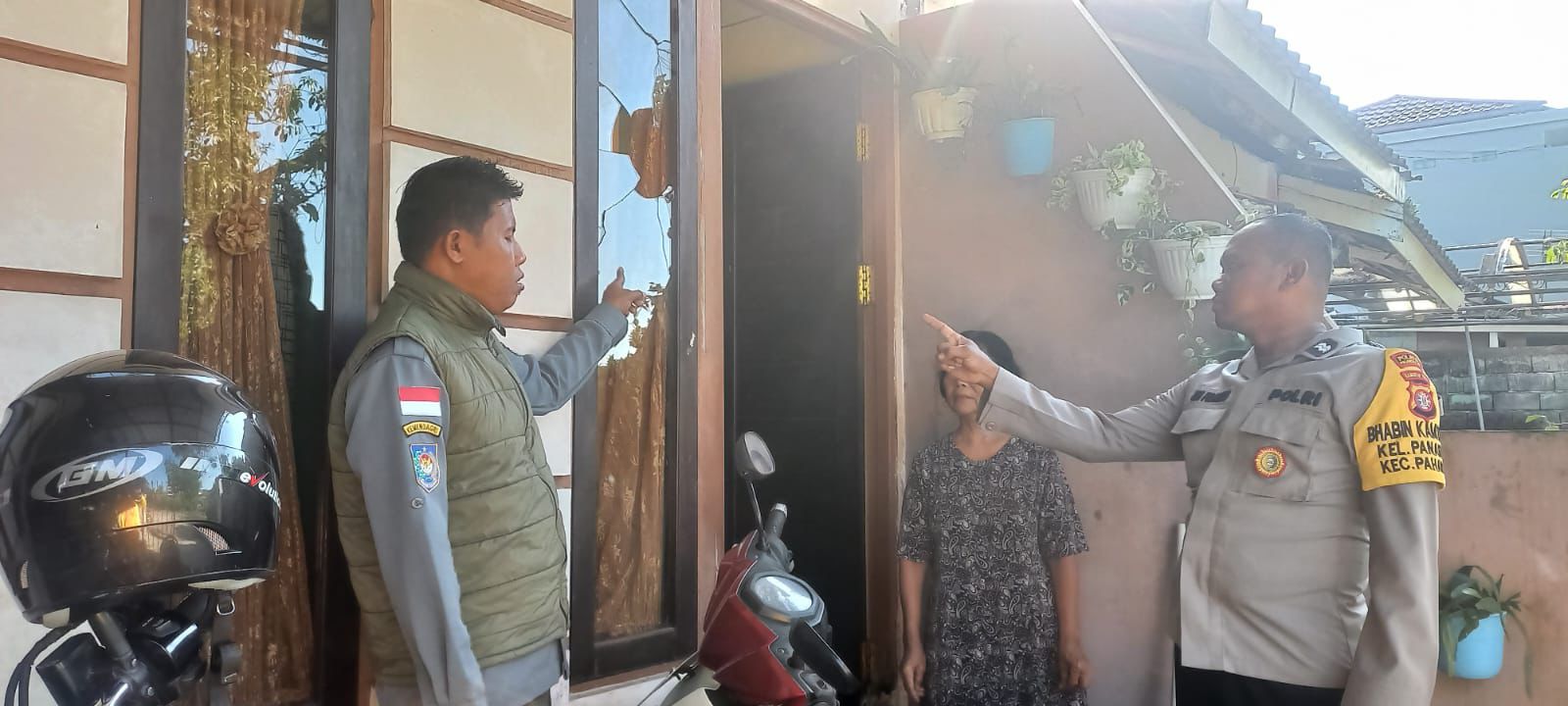 Respon Cepat Bhabinkamtibmas Panarung Tindaklanjuti Laporan Pelemparan Batu ke Rumah Warga