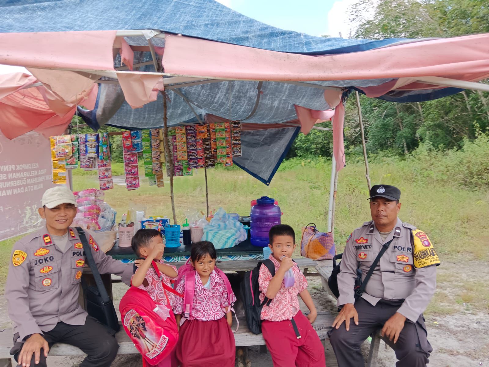 Polsek Rakumpit Sosialisasikan Larangan Karhutla dan Maklumat Kapolda kepada Warga Petuk Barunai