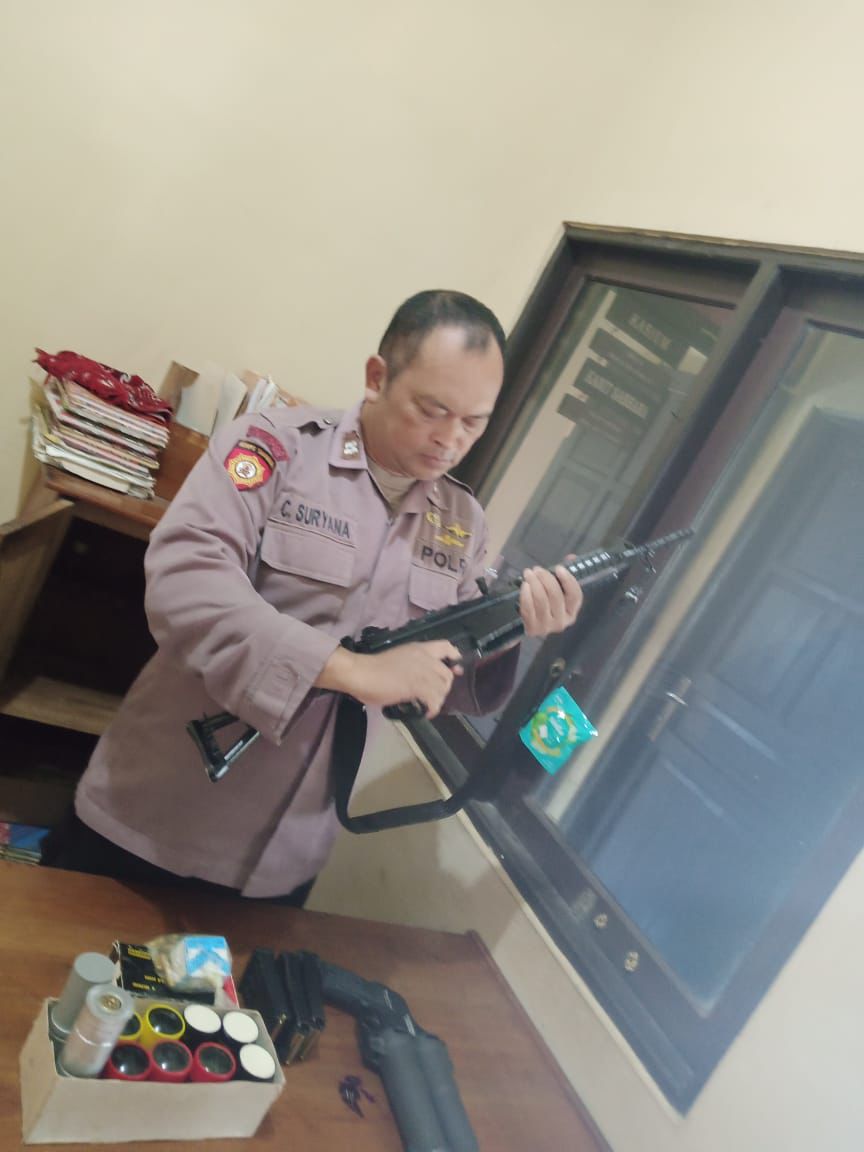 Pastikan Kondisi, SPKT Polsek Sabangau Laksanakan Pengecekan Inventaris Dinas