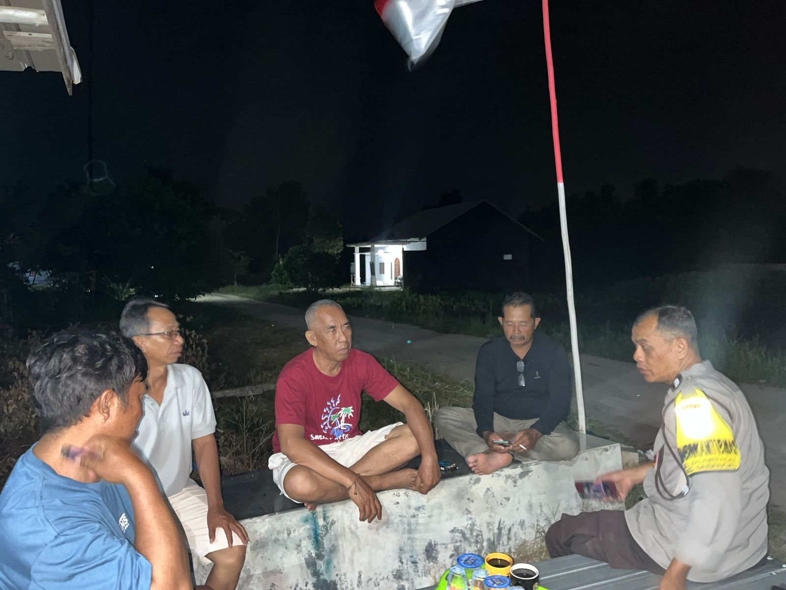 Patroli Harkamtibmas, Polsek Sabangau Sambangi Tongkrongan Warga