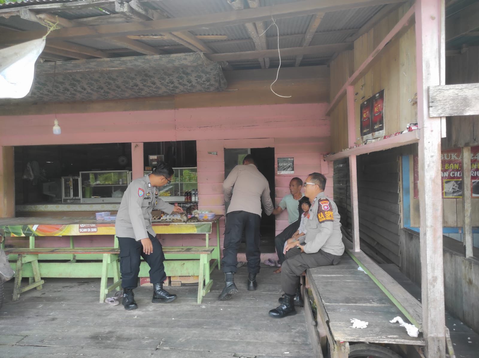 Jalin Kedekatan dengan Warganya, Polsek Bukit Batu Sambangi Warung