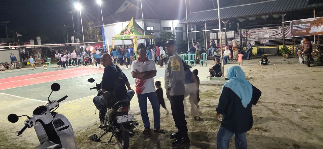 Piket Polsek Sabangau Tinjau Keamanan di Lokasi Lomba Voli di Kalampangan