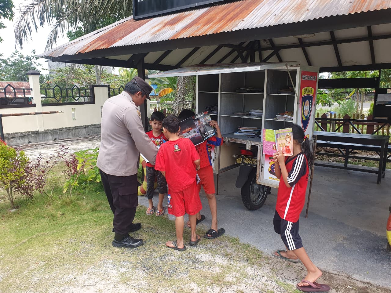 Bhabinkamtibmas Polsek Rakumpit Gelar Program Bajaka Presisi untuk Dorong Minat Baca Warga