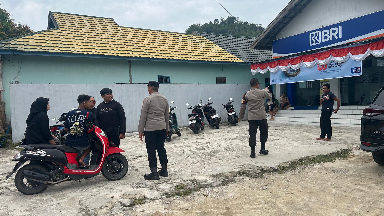 Patroli Obvit, Polsek Bukit Batu Kunjungi Kantor BRI Unit Tangkiling