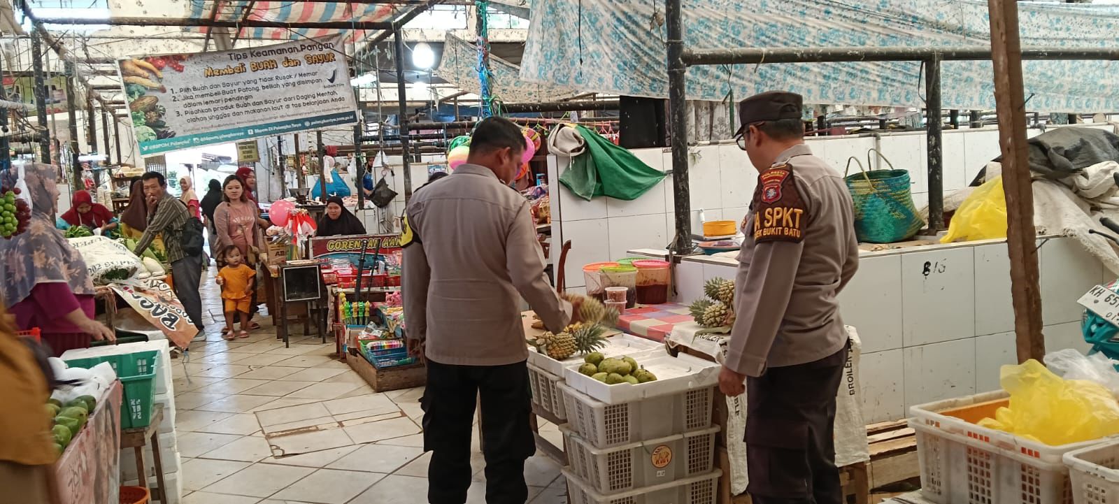 Saat Akhir Pekan, Polsek Bukit Batu Kunjungi Pasar Rakyat Tangkiling